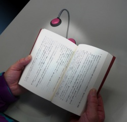 フレキシブルLEDポケットライト　 Flexible LED pcket light　読書灯状態の画像